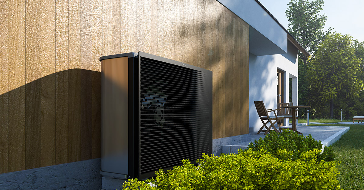 Ilmalämpöpumppu asennettuna puutalon seinään – automaattinen ja huoleton lämmitys