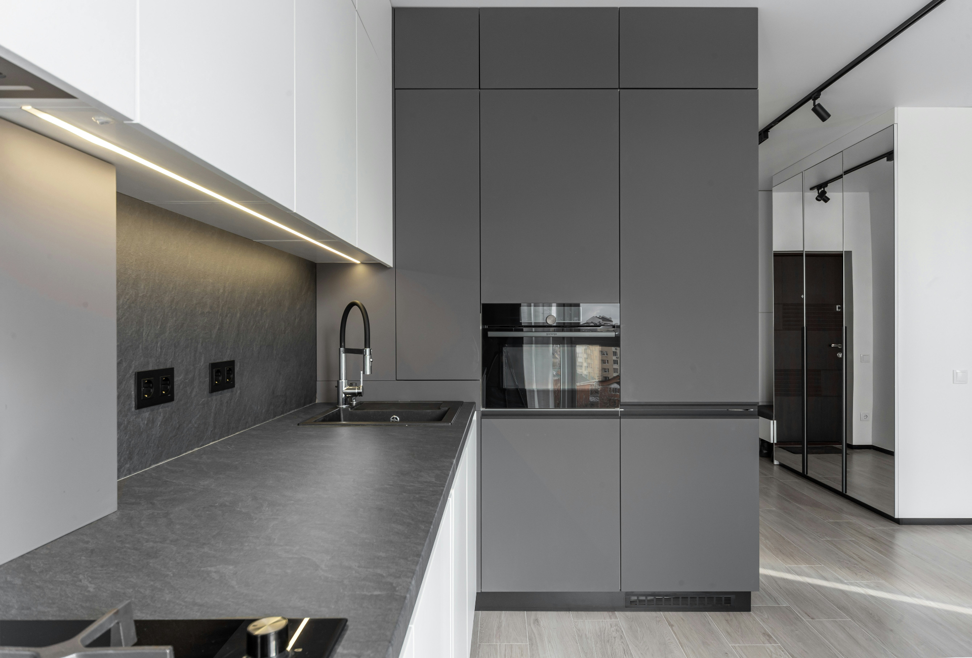 Modernin keittiön täysremontti