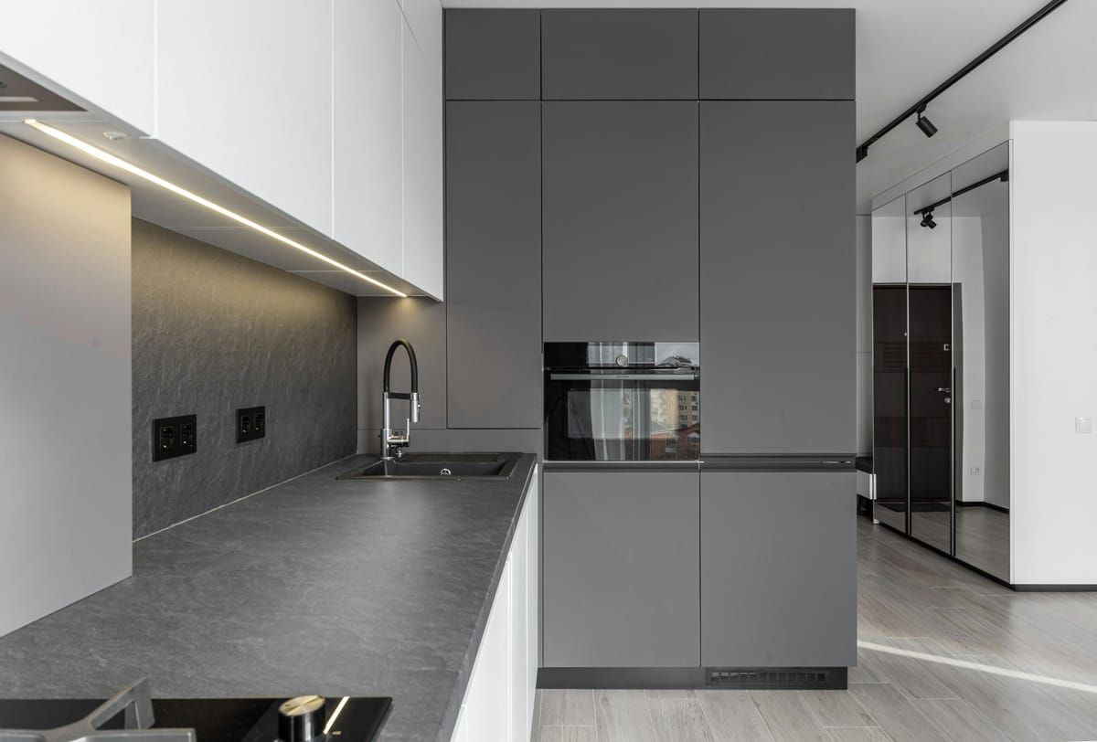 Kodinkoneiden asennus keittiöön