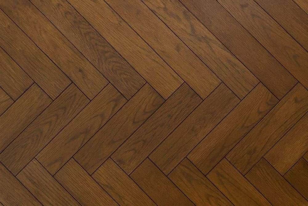 Flooring installation – parquet sanding and lacquering
